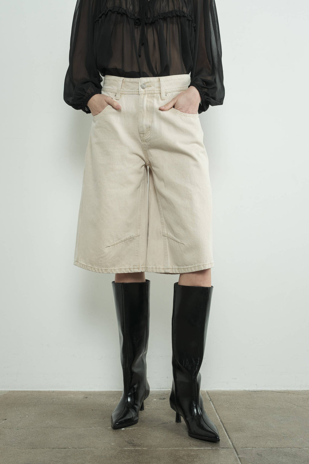 MAP3098 DENIM BERMUDA SHORTS WITH YOKE SEAM