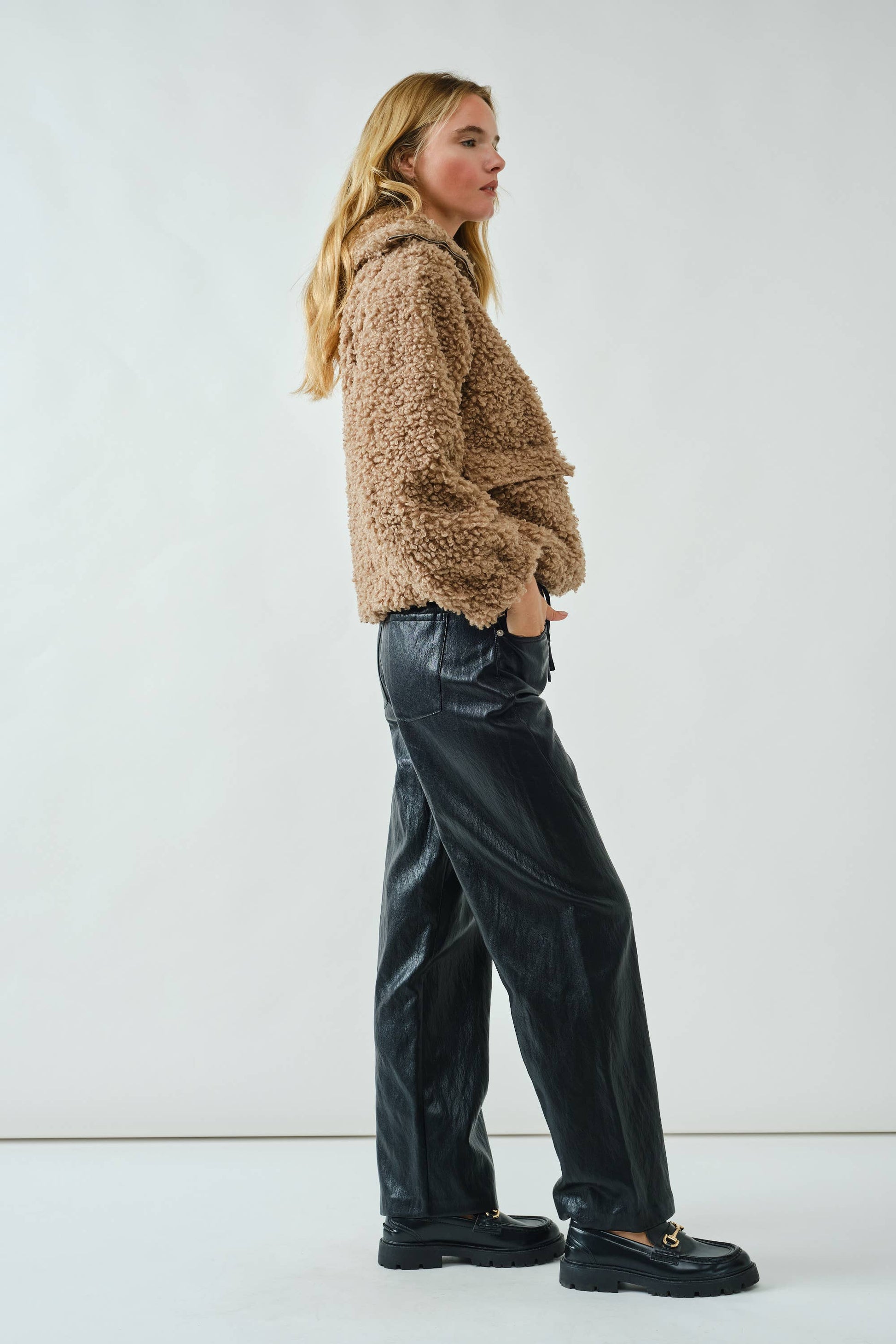 OVERSIZED TEDDY HALF ZIP UP WITH POCKET