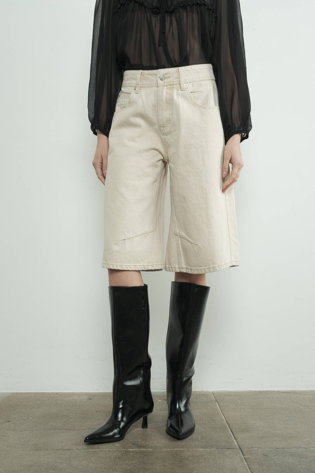 MAP3098 DENIM BERMUDA SHORTS WITH YOKE SEAM