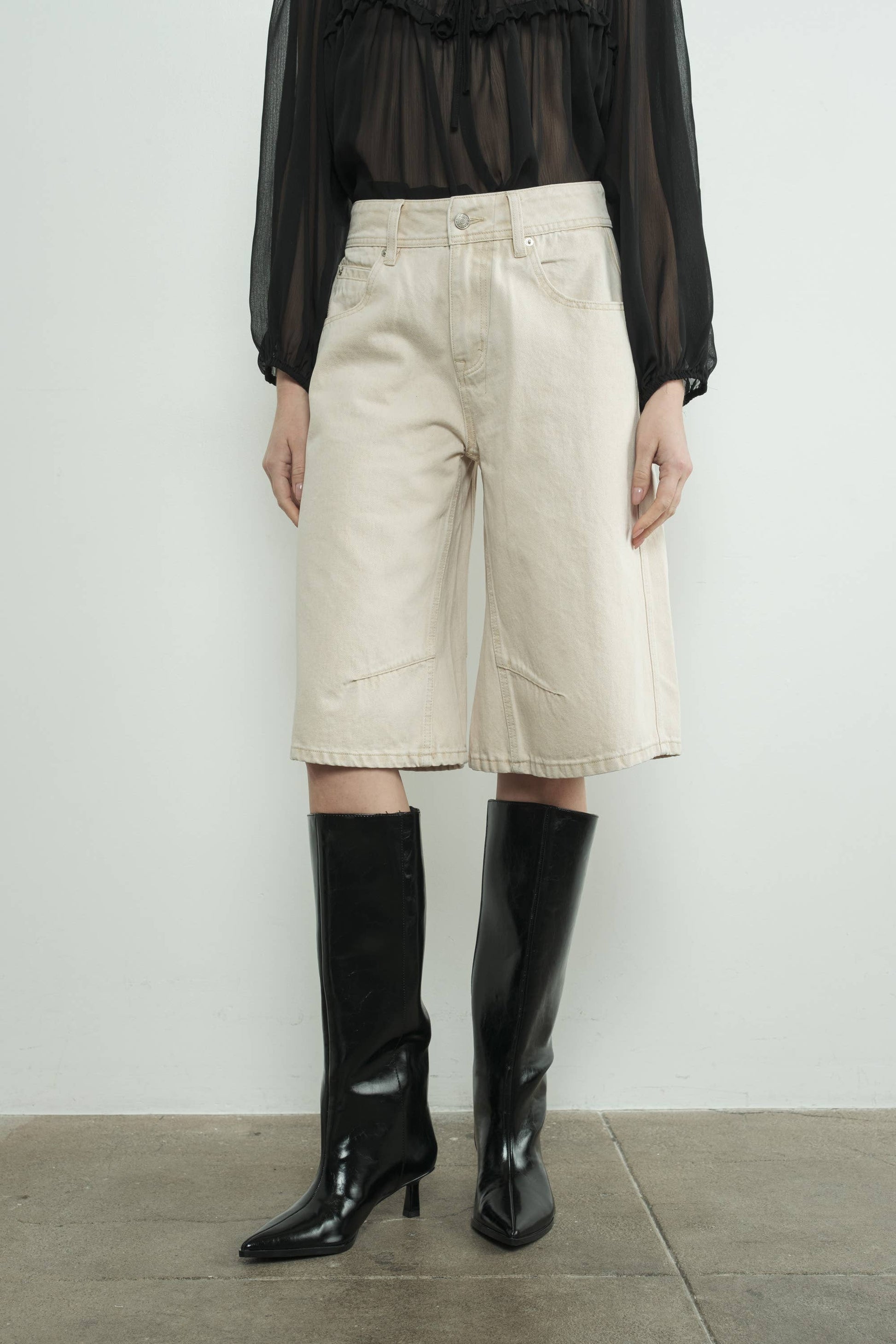 MAP3098 DENIM BERMUDA SHORTS WITH YOKE SEAM