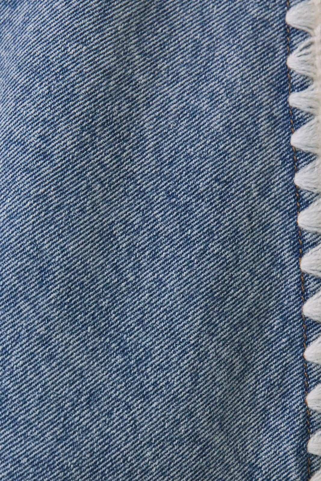 V-NECK SLEEVELESS STITCH DETAIL DENIM ROMPER
