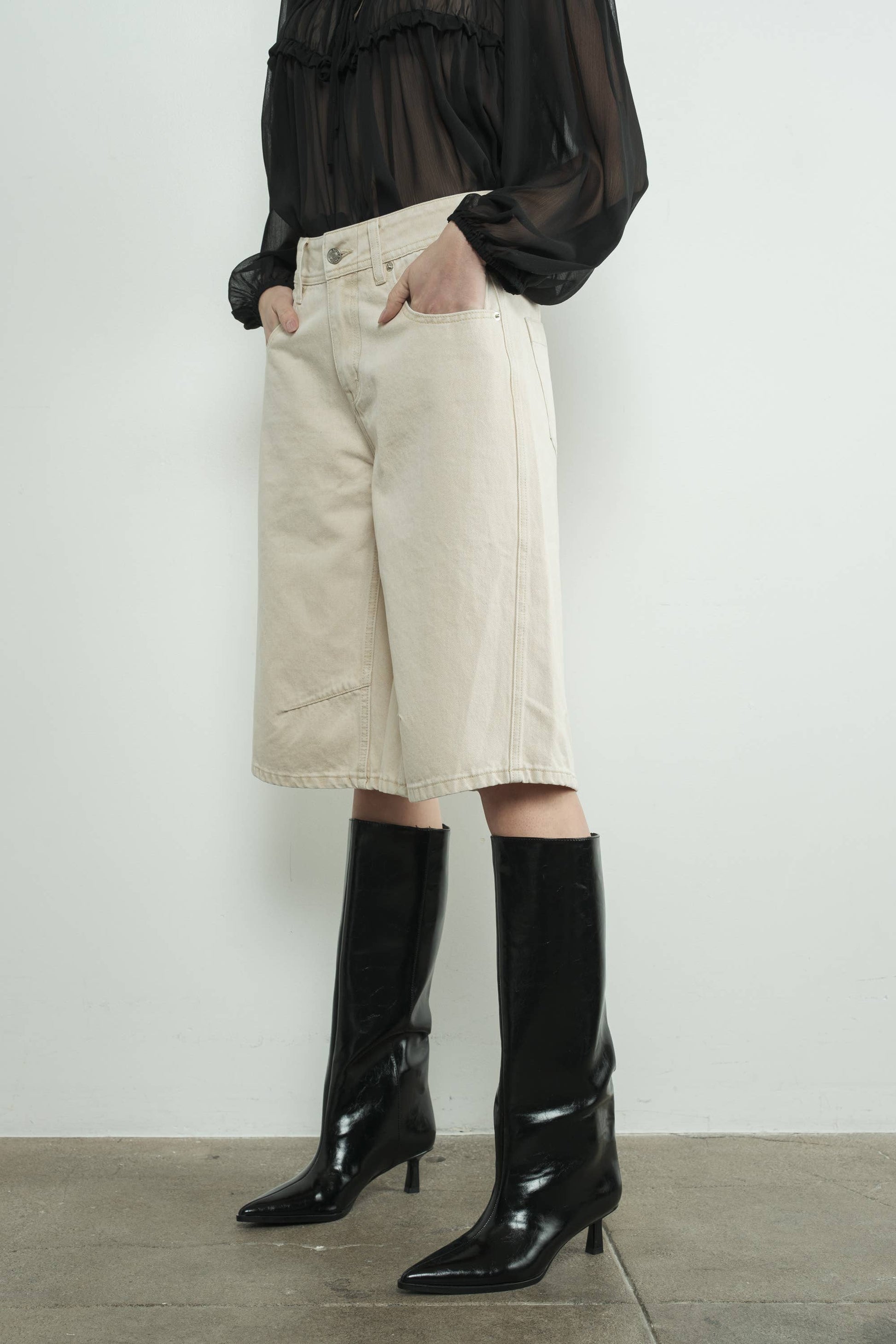 MAP3098 DENIM BERMUDA SHORTS WITH YOKE SEAM