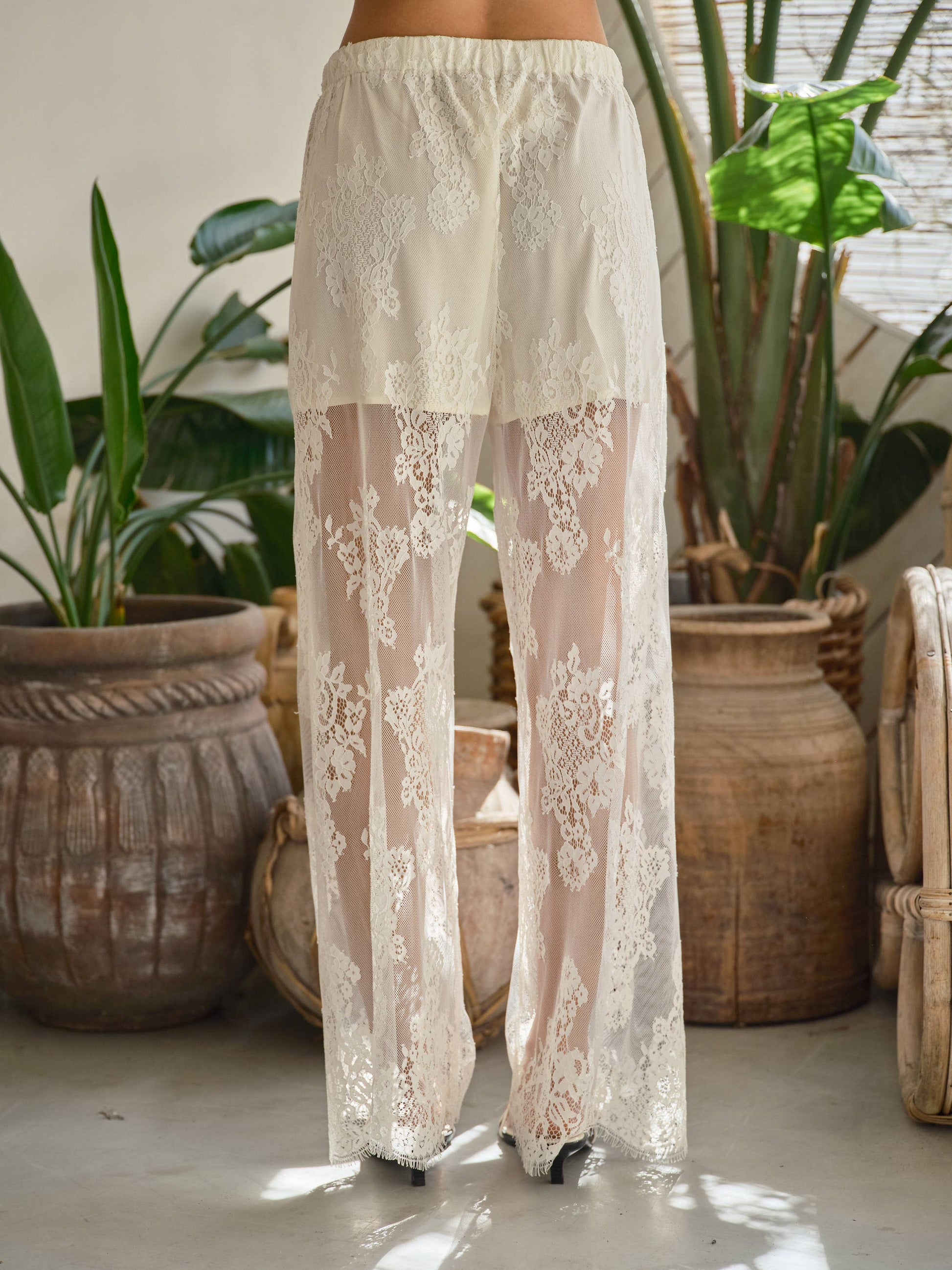 LACE PANTS WITH SHORTS LINING